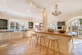 Super Villa Near Beach with Heated Pool