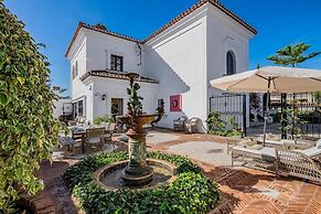 Super Villa Near Beach with Heated Pool