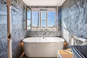 Super Villa Near Beach with Heated Pool