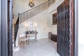 Super Villa Near Beach with Heated Pool