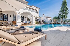 Super Villa Near Beach with Heated Pool