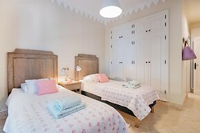 Super Villa Near Beach with Heated Pool