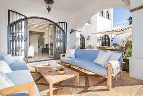 Super Villa Near Beach with Heated Pool