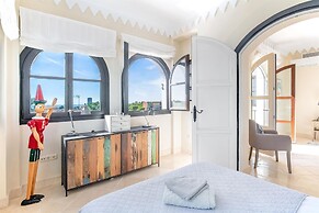 Super Villa Near Beach with Heated Pool