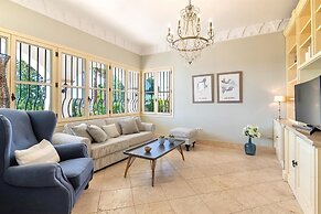 Super Villa Near Beach with Heated Pool