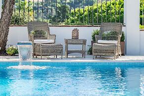 Super Villa Near Beach with Heated Pool