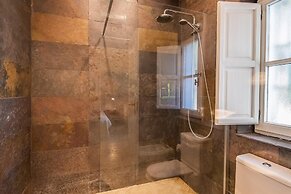 Super Villa Near Beach with Heated Pool