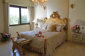 Unique Luxurious and Palacial Villa