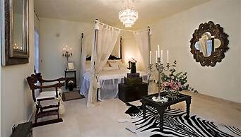 Unique Luxurious and Palacial Villa