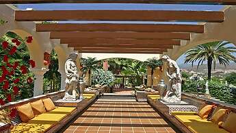 Unique Luxurious and Palacial Villa