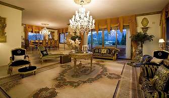 Unique Luxurious and Palacial Villa