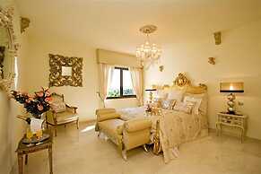 Unique Luxurious and Palacial Villa