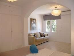 Great Beach Side Villa – Semi Heated Pool