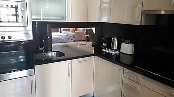  Beach Apartment With Spa & Gym