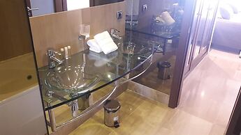  Beach Apartment With Spa & Gym