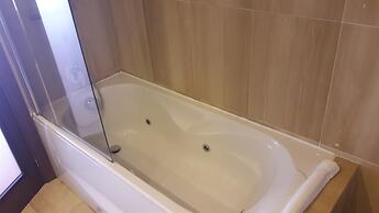  Beach Apartment With Spa & Gym