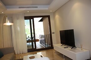 Private Pool Apartment Near Beach