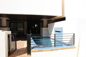 Private Pool Apartment Near Beach