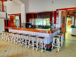 El Club Hotel