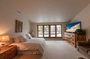 Northwoods Private Penthouse with Effortless Ski-In Ski-Out Access by 