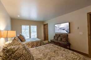 Northwoods Private Penthouse with Effortless Ski-In Ski-Out Access by 