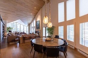 Northwoods Private Penthouse with Effortless Ski-In Ski-Out Access by 