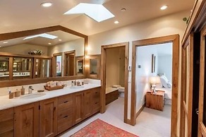 Northwoods Private Penthouse with Effortless Ski-In Ski-Out Access by 