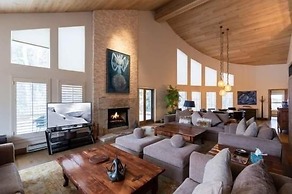 Northwoods Private Penthouse with Effortless Ski-In Ski-Out Access by 