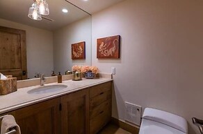 Northwoods Private Penthouse with Effortless Ski-In Ski-Out Access by 