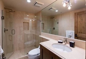 Northwoods Private Penthouse with Effortless Ski-In Ski-Out Access by 