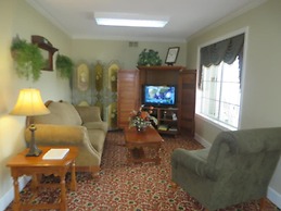 Honeysuckle Inn - Mountain View