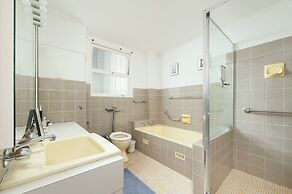 Harbour Front Single Level Apartment