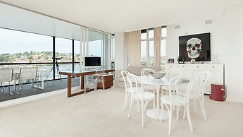 Harbour Front Single Level Apartment