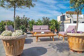 Mythos Luxury Suites