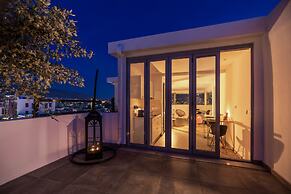 Mythos Luxury Suites