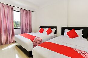 Super OYO 89495 Rich Hotel