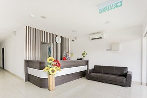 Super OYO 89495 Rich Hotel