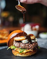 Kata Gardens Penthouse Seaview with Pool 8C