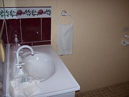 Colonial Inn Guest Rooms