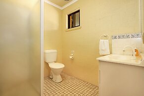 Colonial Inn Guest Rooms