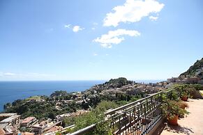 Fontana Vecchia Seaview Apartment 