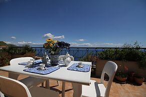 Fontana Vecchia Seaview Apartment 