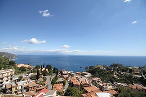 Fontana Vecchia Seaview Apartment 