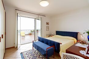 Fontana Vecchia Seaview Apartment 