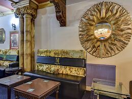 Empire Hotel
