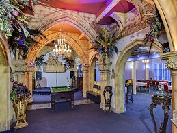 Empire Hotel