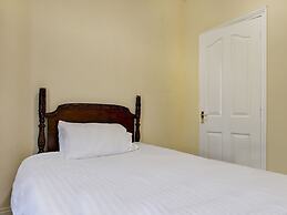 Empire Hotel