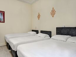 Empire Hotel
