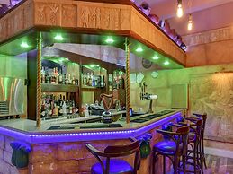 Empire Hotel
