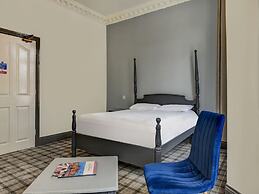 Empire Hotel
